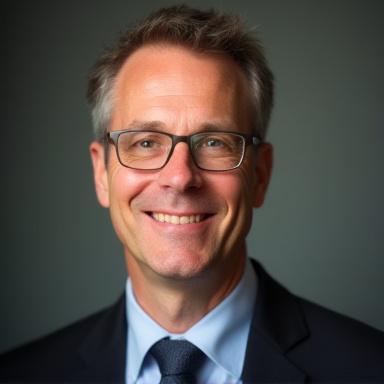 Porträtfoto von Dr. Manfred Holzer